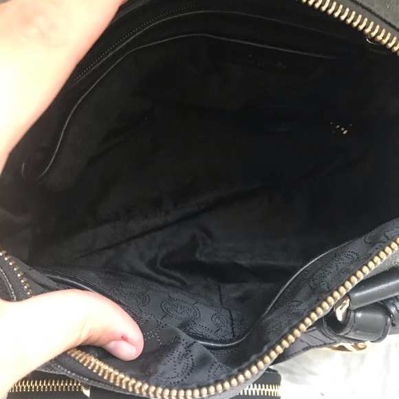 Michael Khors bag with small wallet - RELIST! - Picture 2 of 6